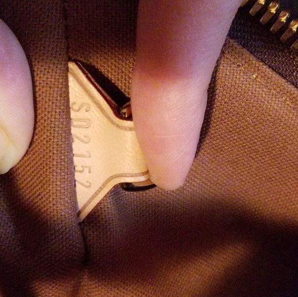 Louis Vuitton Tivoli GM - Picture 6 of 16